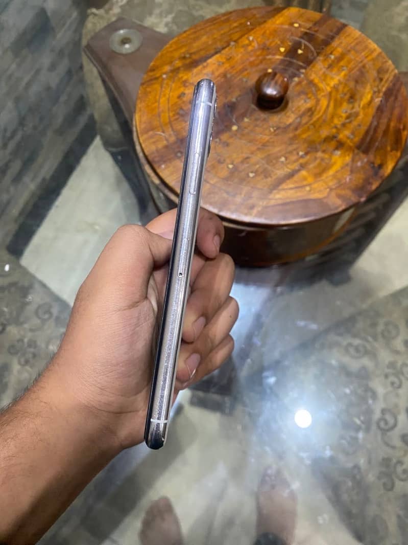 iPhone 11 Pro Max 5