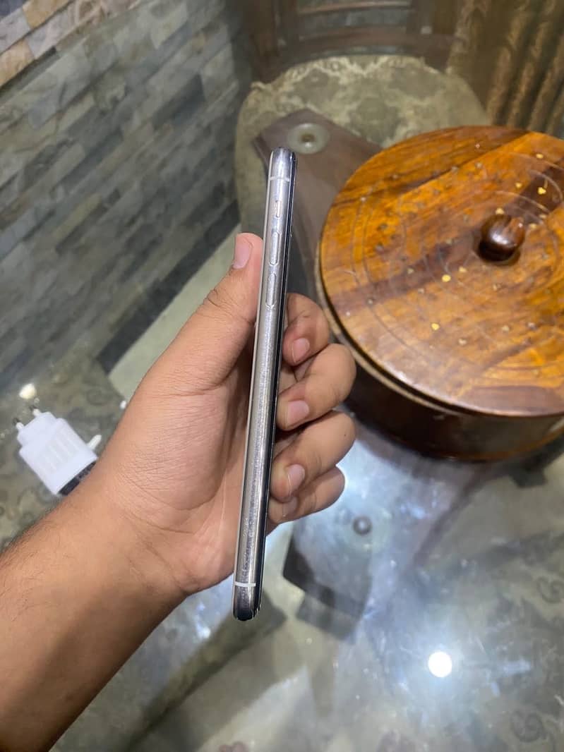 iPhone 11 Pro Max 7