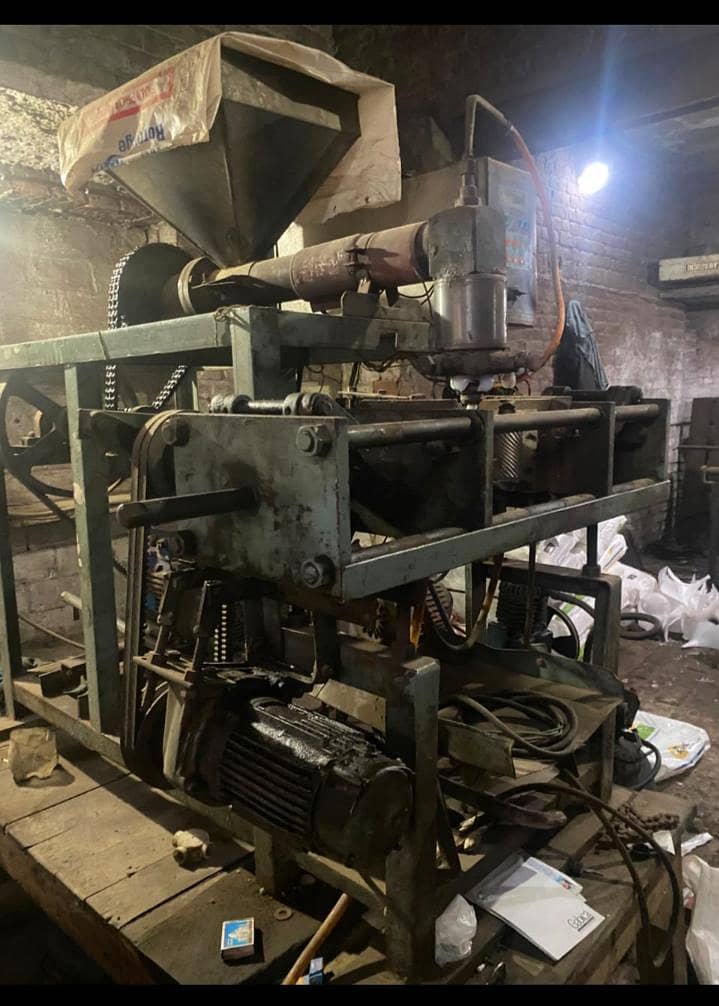 molding machine 2