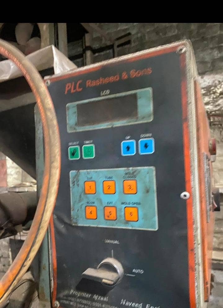 molding machine 4
