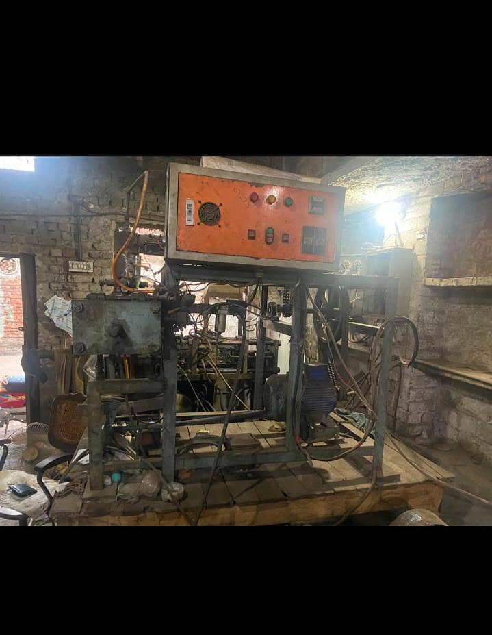 molding machine 5