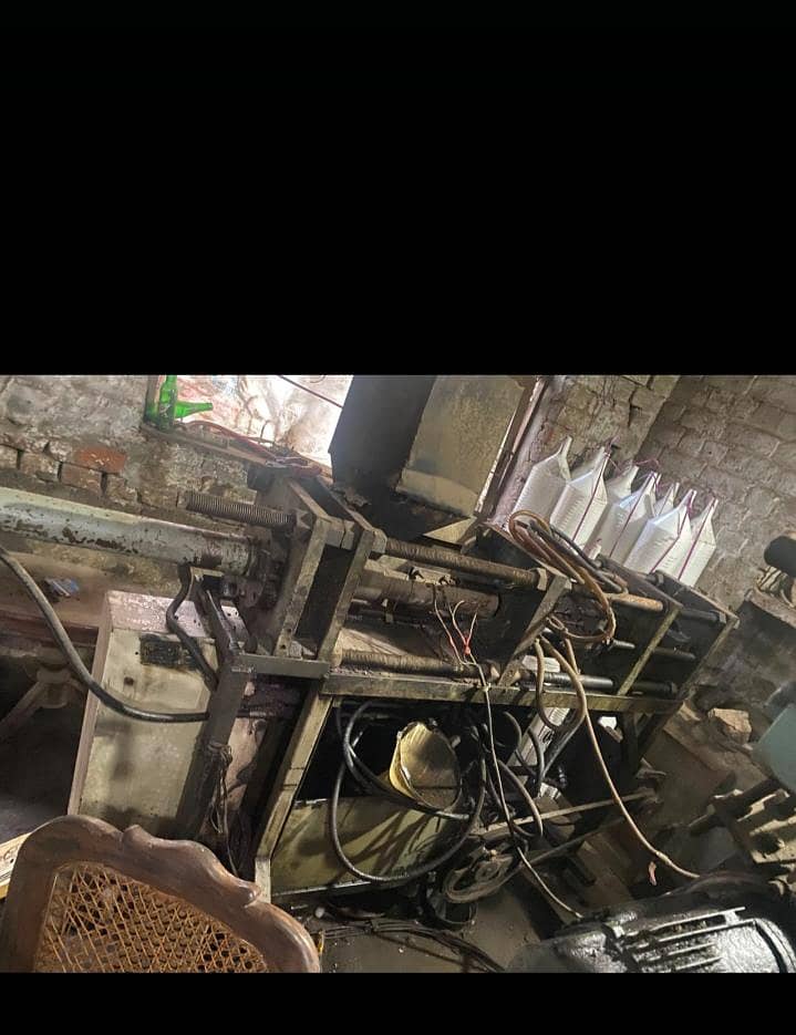 molding machine 10