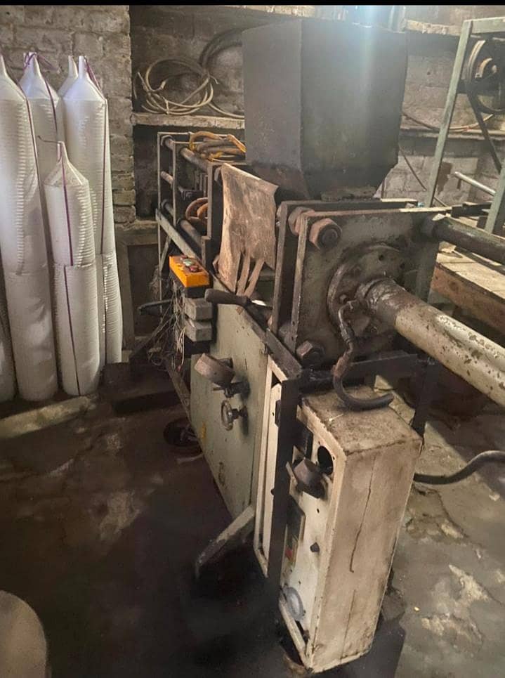 molding machine 11