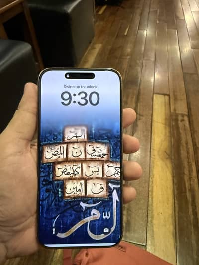 Apple iPhone 16 Pro Max 10/10 condition, one hand use. Scratchless