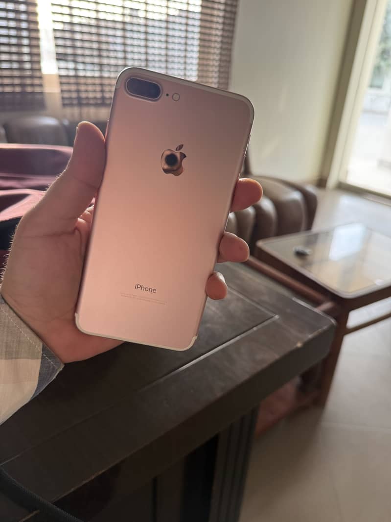 Apple iPhone 7 Plus 1