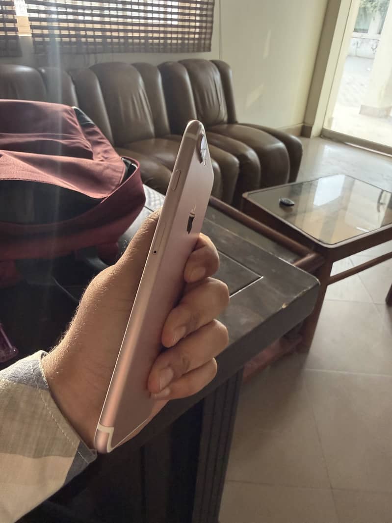 Apple iPhone 7 Plus 5