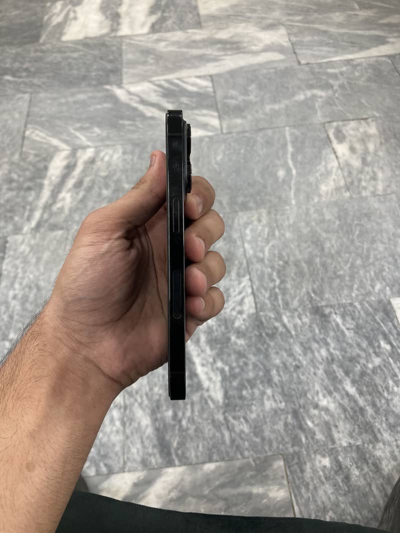 iPhone 14 Pro 2
