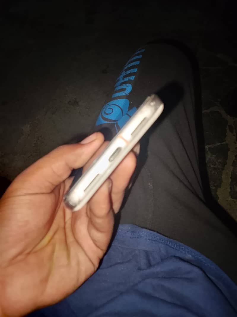 Google Pixel 8 3