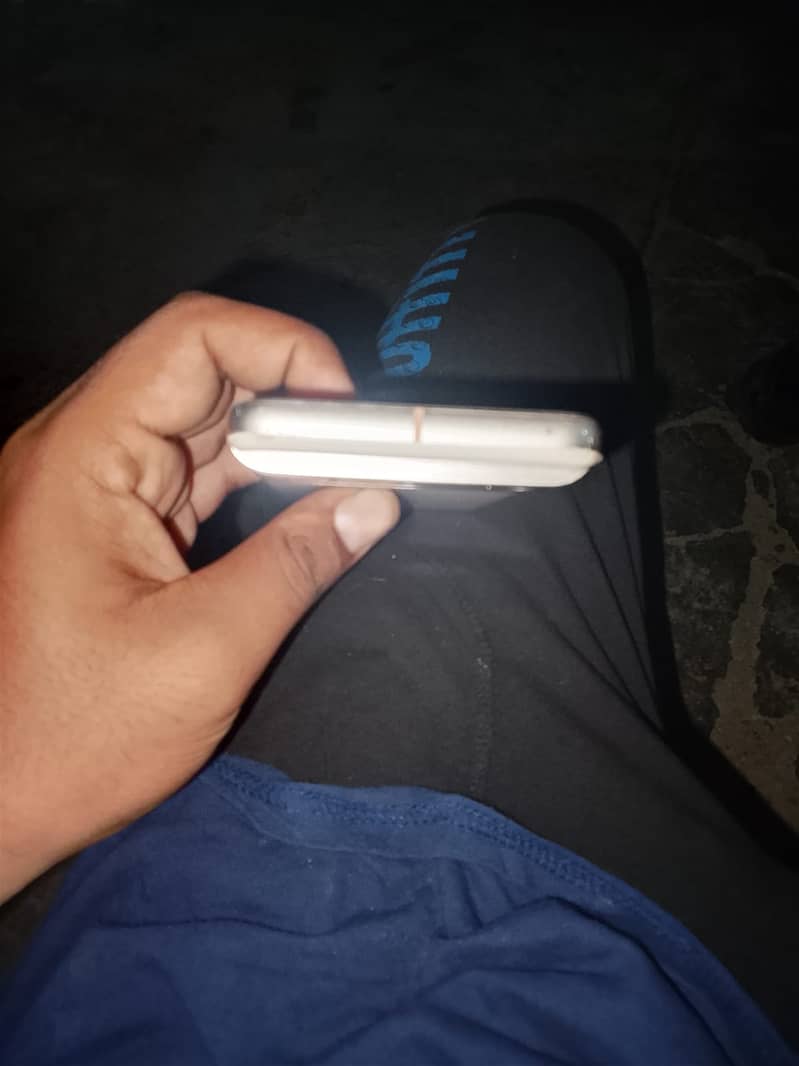 Google Pixel 8 4