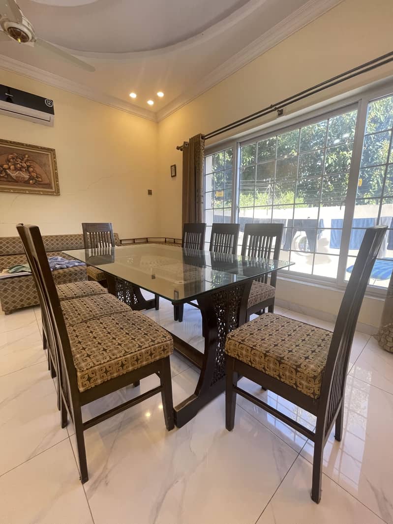 6 Person Dining Table + 2 Extra Chairs 0