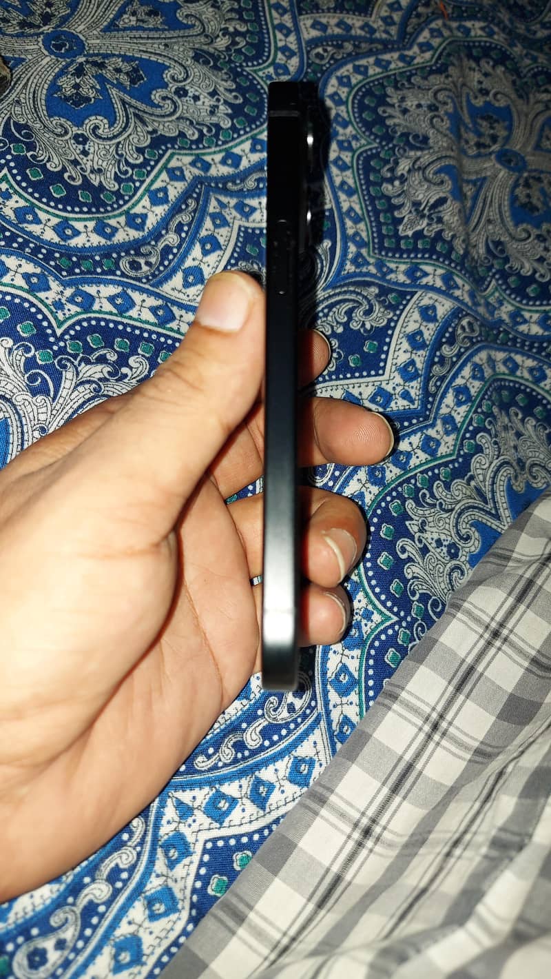 Apple iPhone 15 4