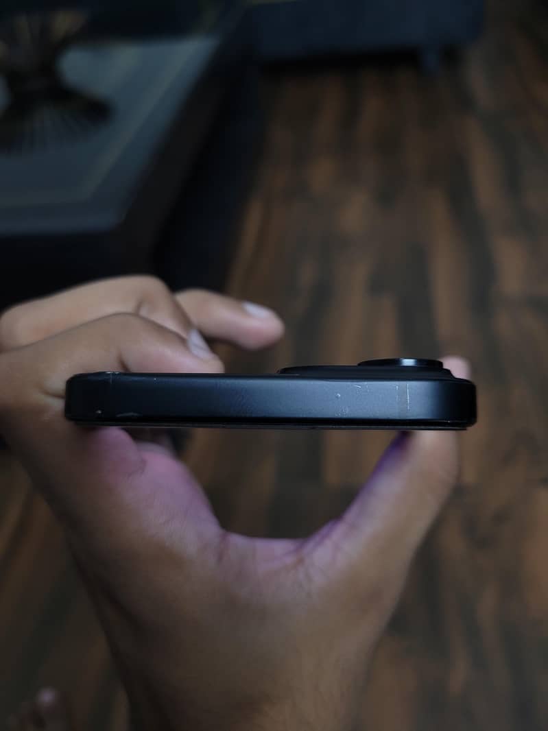 Apple iPhone 15 4