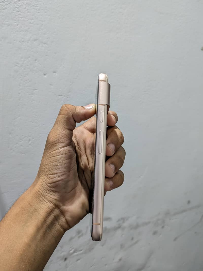 Google Pixel 8 4