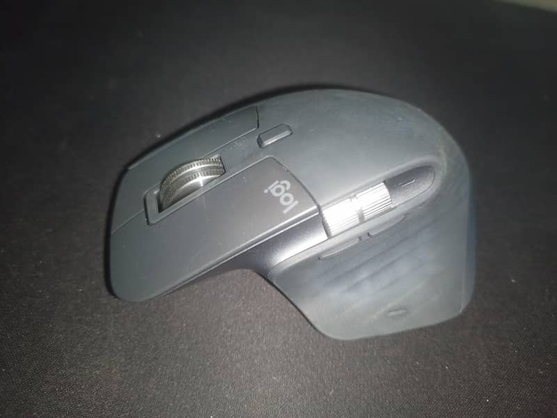 Logitech MX Master 3 Wireless Rechargeable | Multi-Device 1