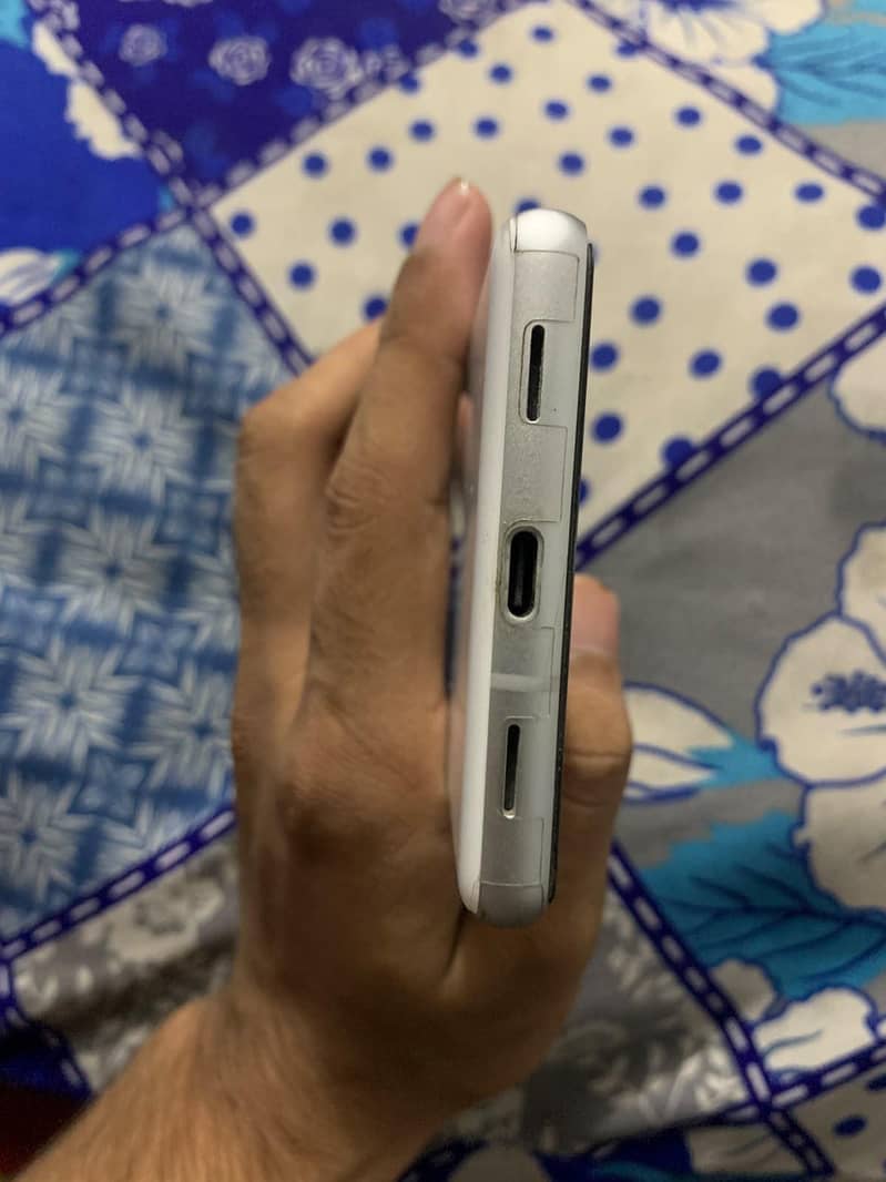 Google Pixel 7a 4