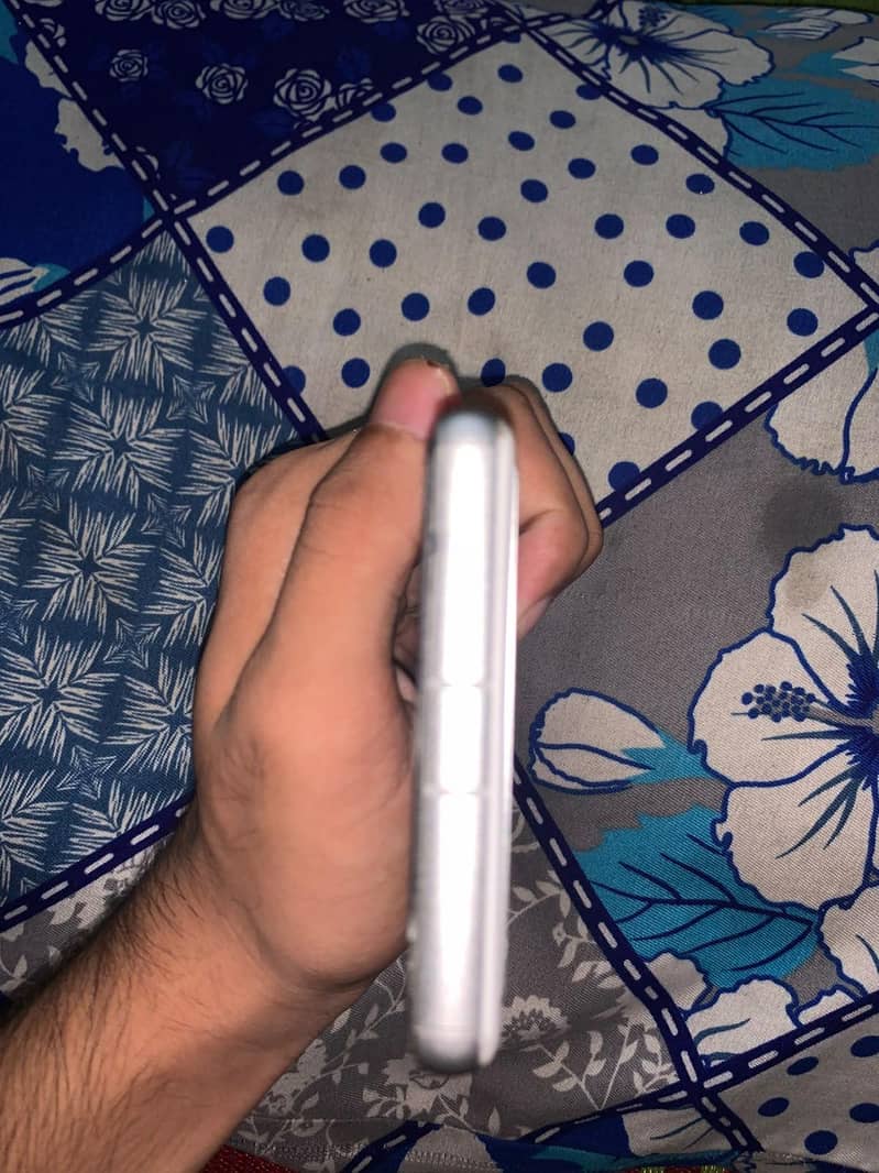 Google Pixel 7a 5