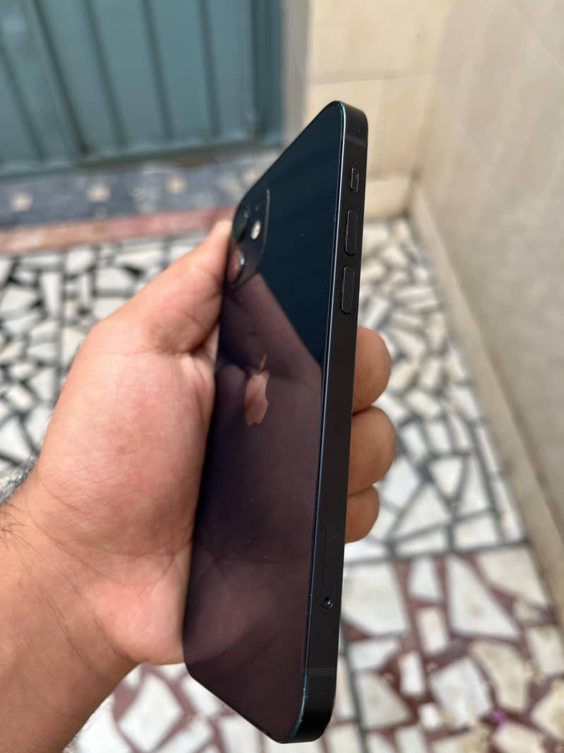 Apple iPhone 12 4