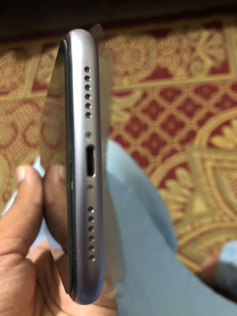 Apple iPhone 11 0