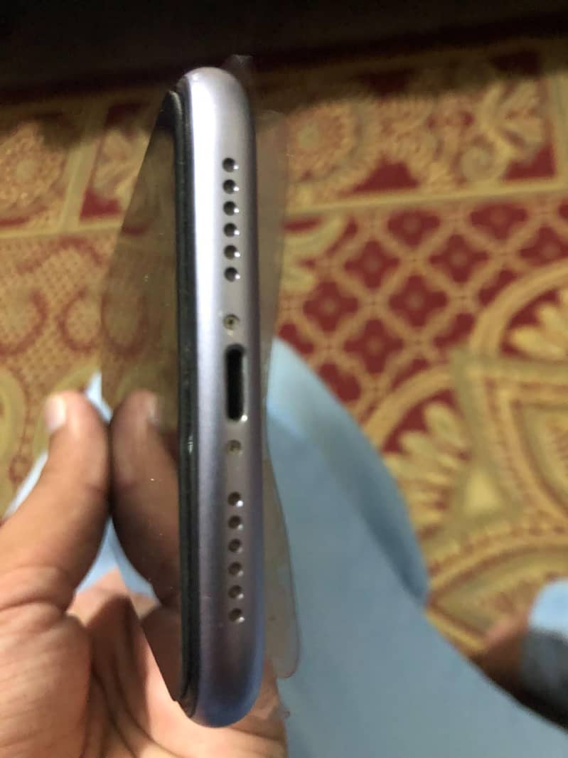 Apple iPhone 11 7