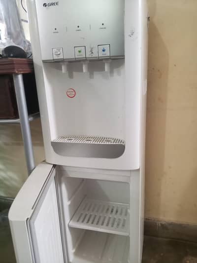 Gree - Hot & Cold Water Dispenser - Rxcellent Working Condition.