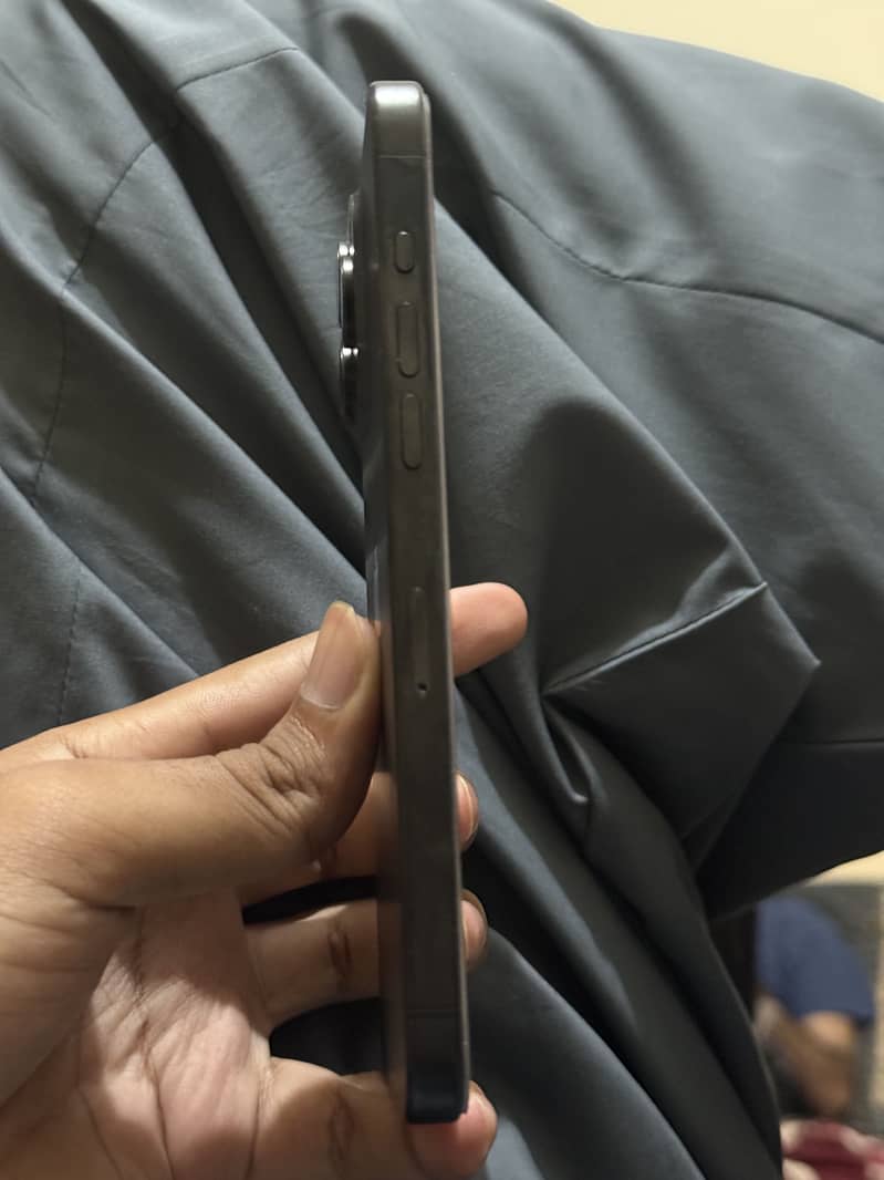 iPhone 15 pro max 4
