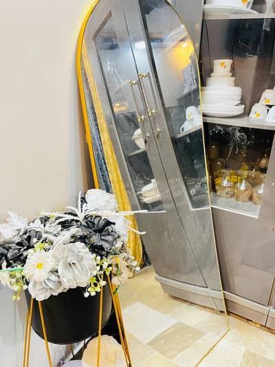 Fancy Miror With Stand