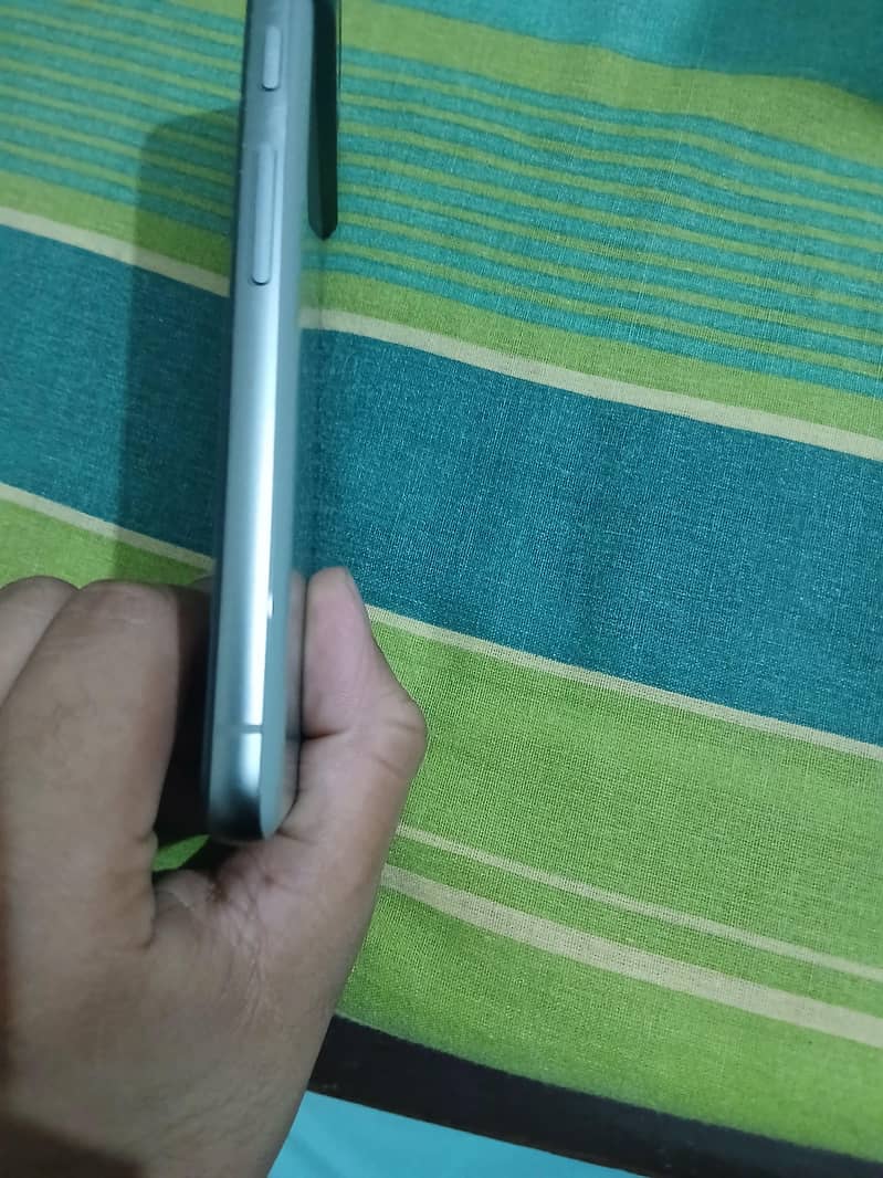 Google Pixel 8 6