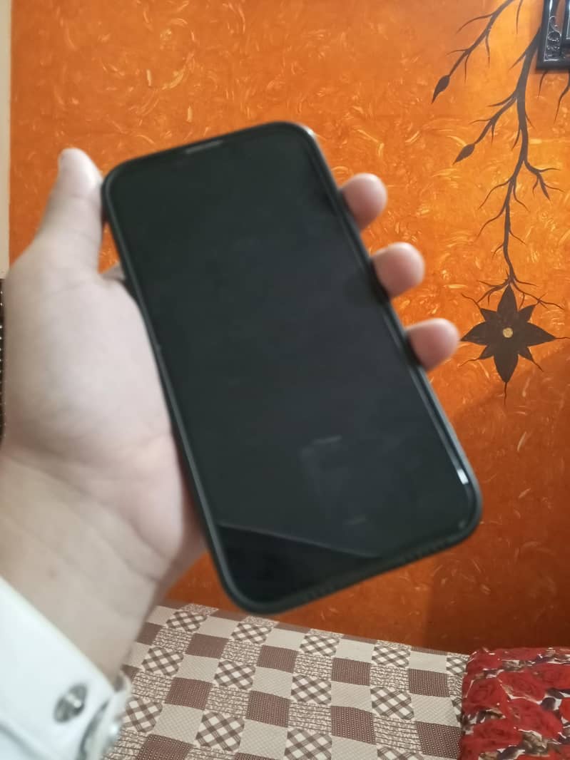 Apple iPhone 13 4