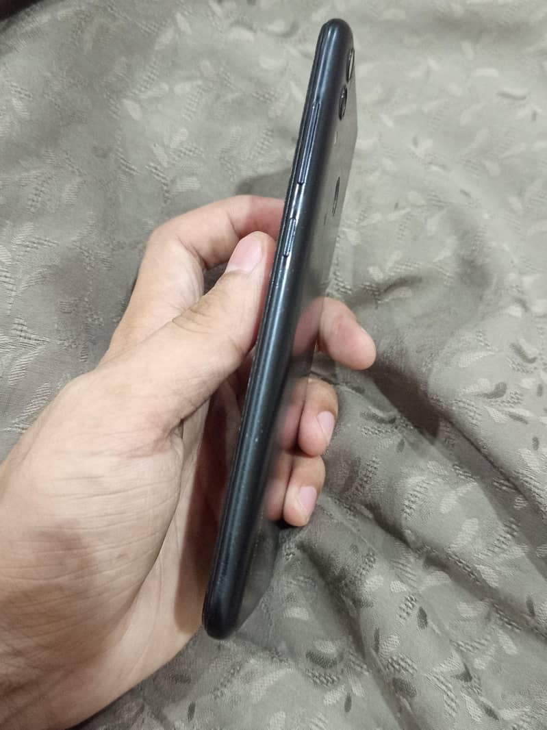 Honor 8c 1