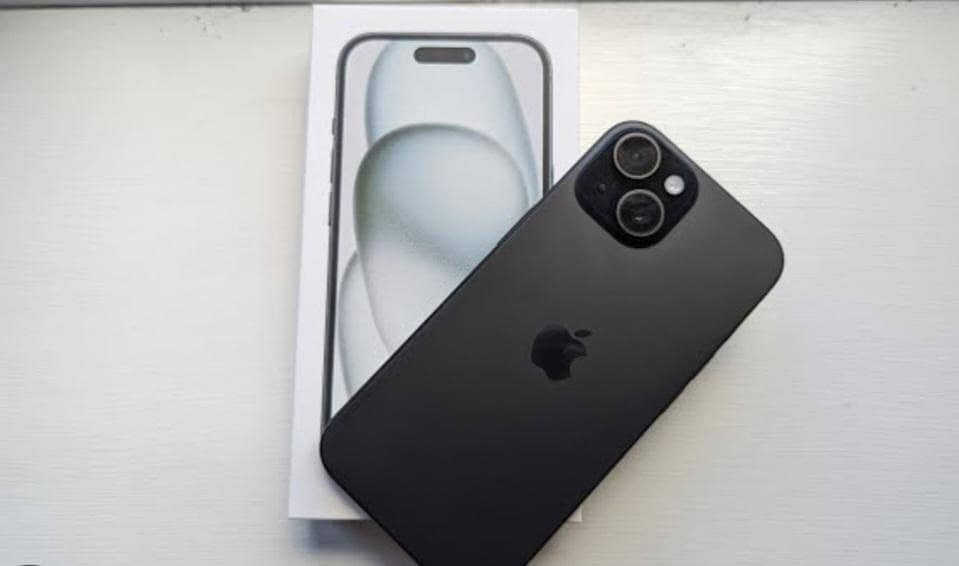 Apple iPhone 15 with box 10/10 1