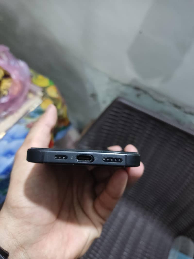 Apple iPhone 16 Pro 1