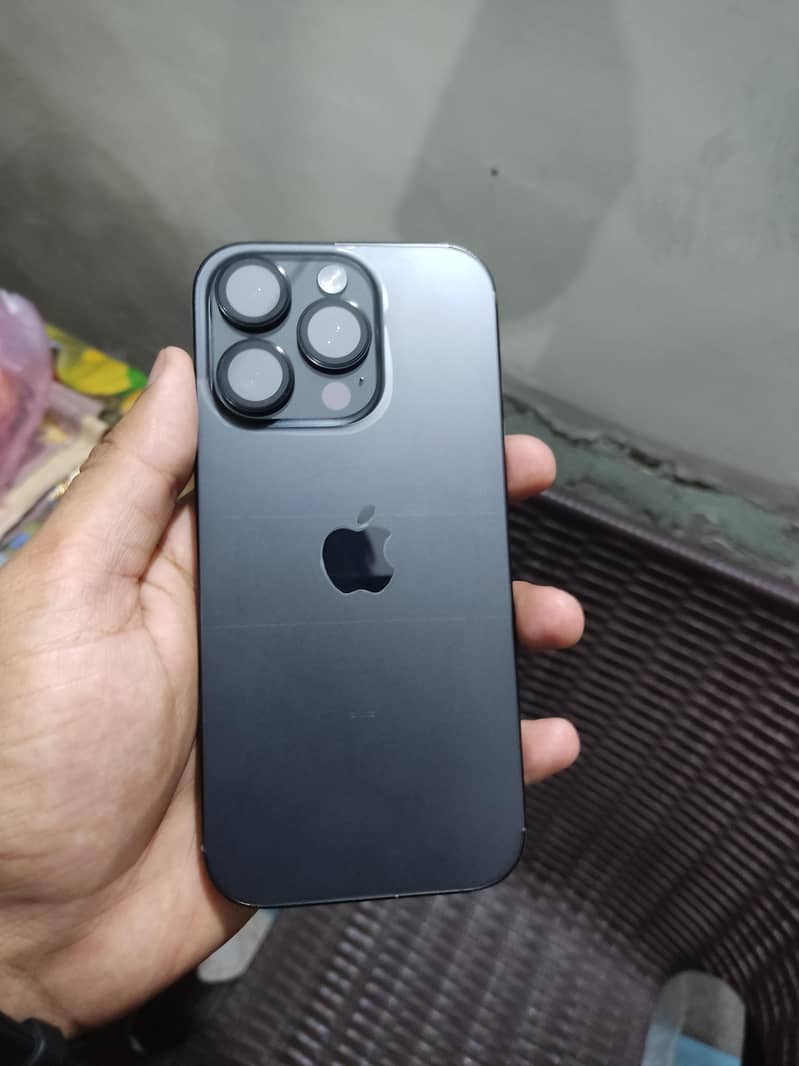 Apple iPhone 16 Pro 4