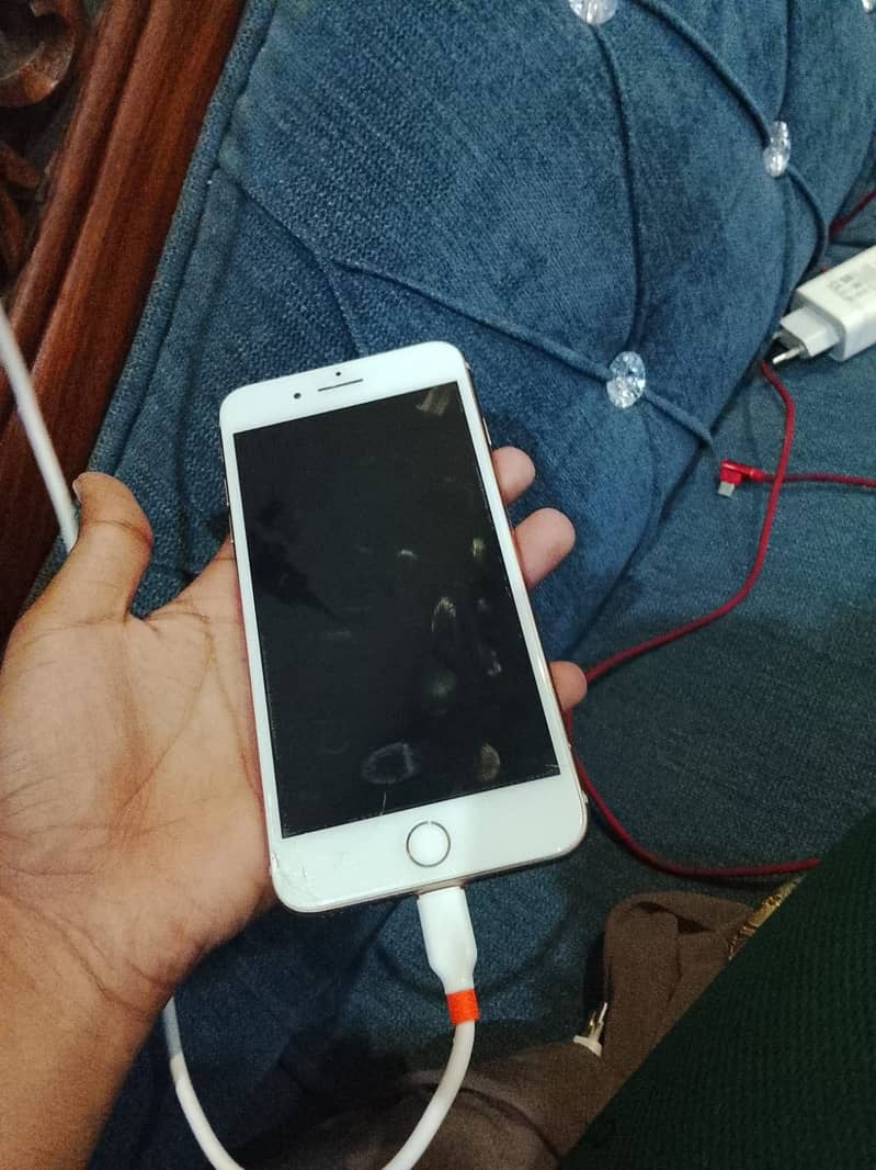 iPhone 8 Plus 2