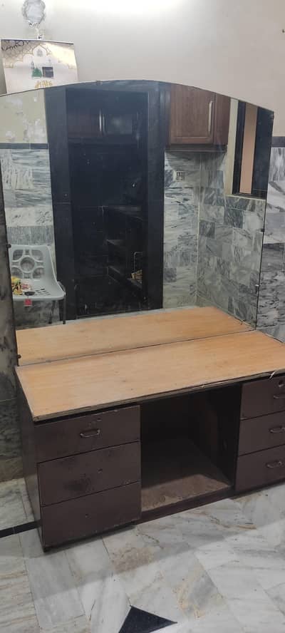 Dressing table