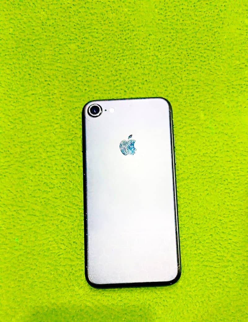 Apple iPhone 7 0
