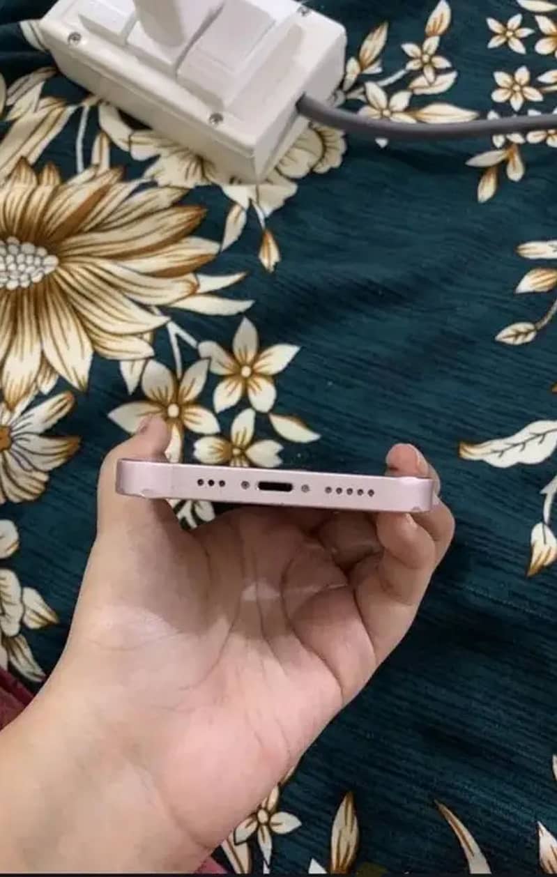 Iphone 13 4