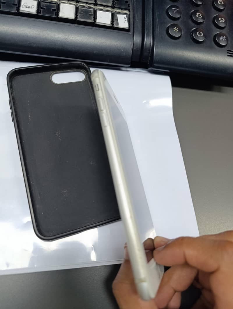 Apple iPhone 7 Plus 0