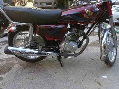 Honda 125 red