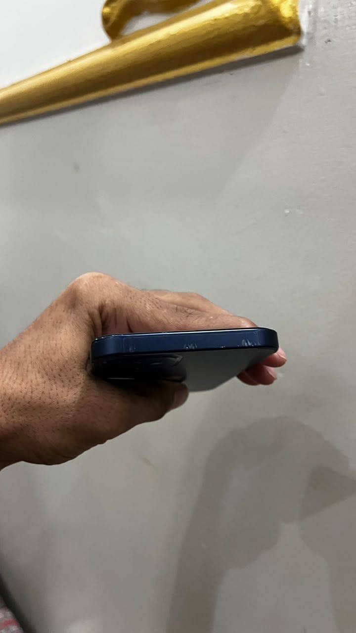 Apple iPhone 12 3
