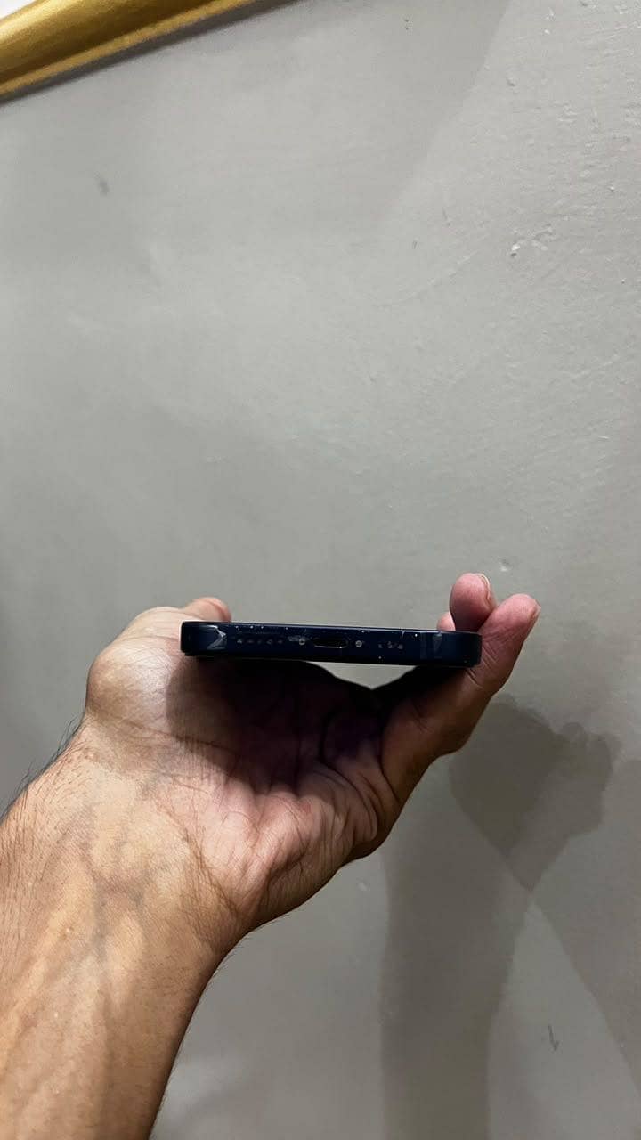 Apple iPhone 12 4
