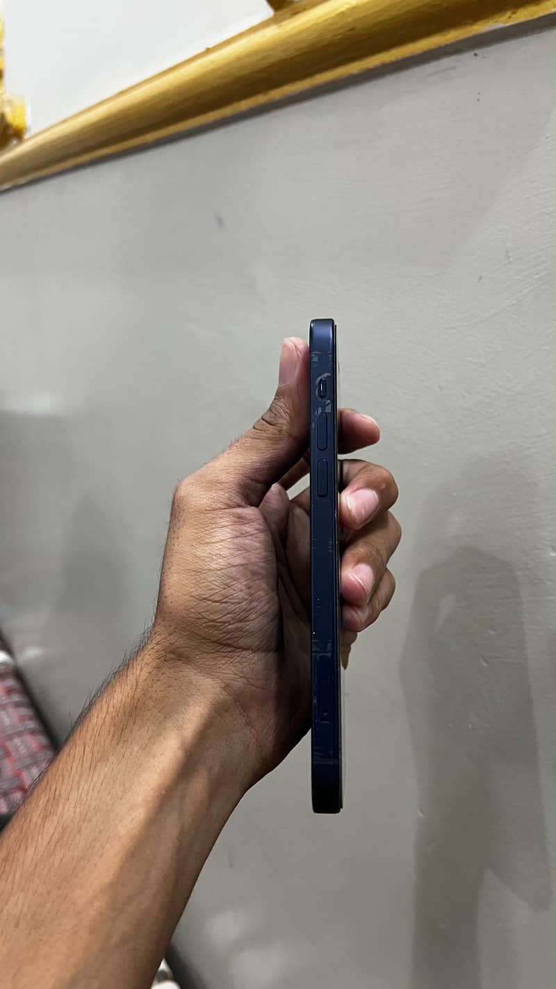 Apple iPhone 12 6