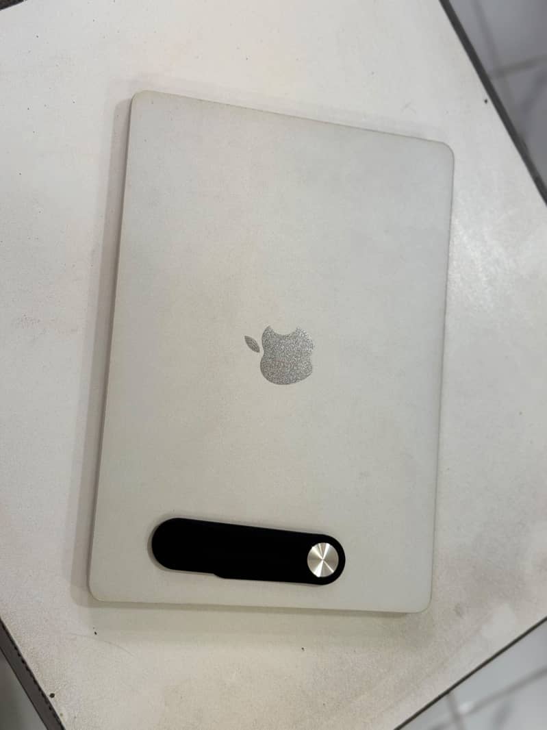 MacBook M3 2