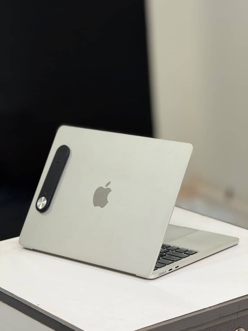 MacBook M3 3