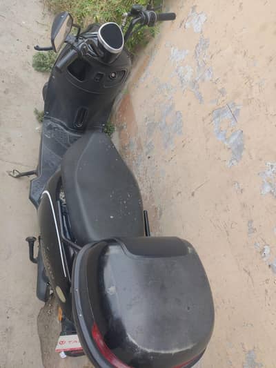 scooty electric