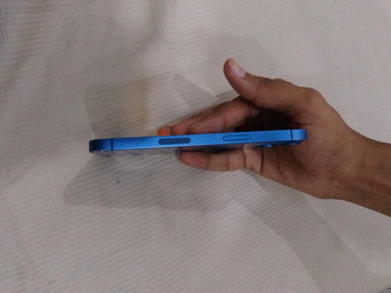 Apple iPhone 13 3