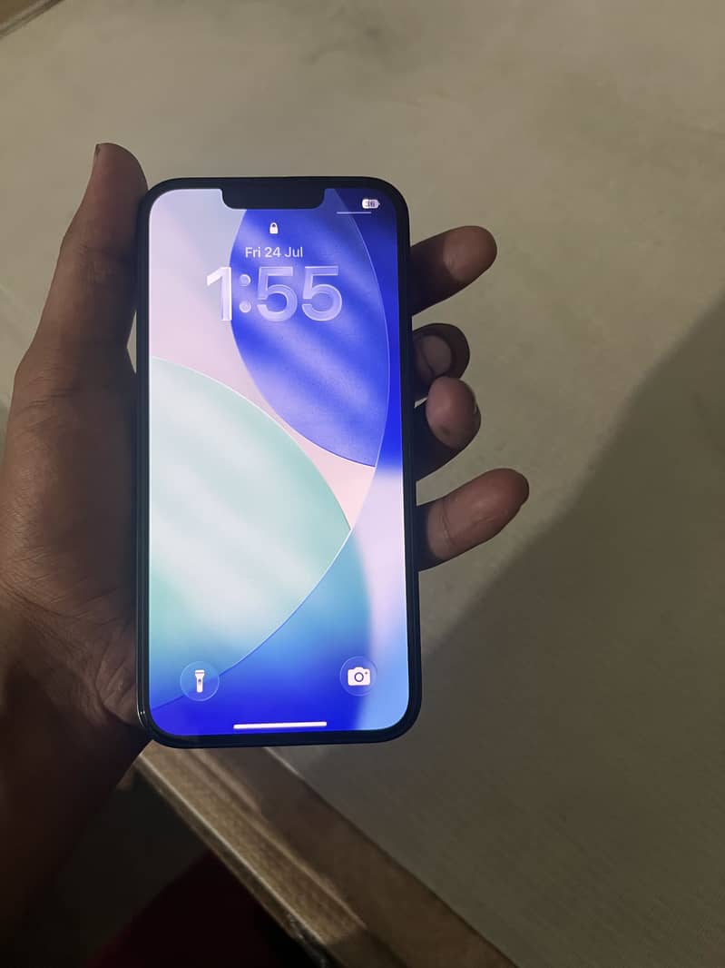 Apple iPhone 16e 2