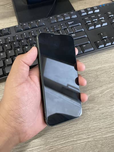 Apple iPhone 13