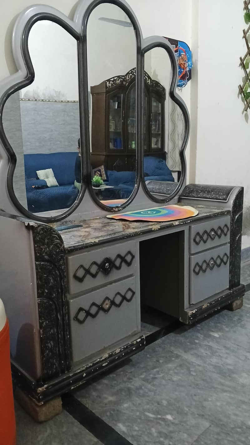 dressing table 0