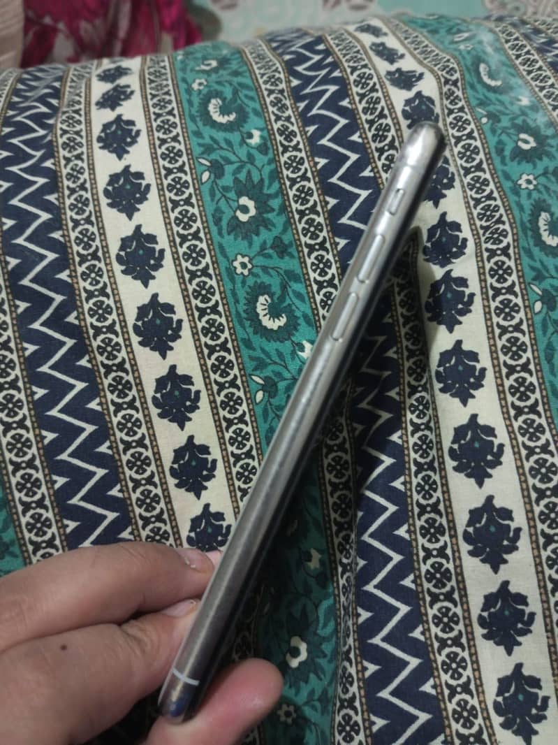 Apple iPhone X 3
