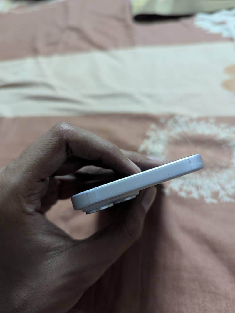 Apple iPhone 15 4